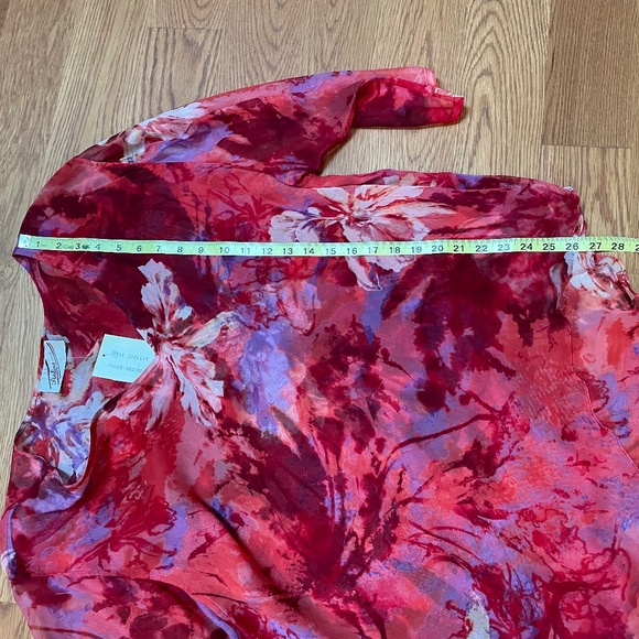 SHEER Trend! Sterling Styles, Yazdi Seattle Red Chiffon Floral Top OS NWT - Picture 7 of 14